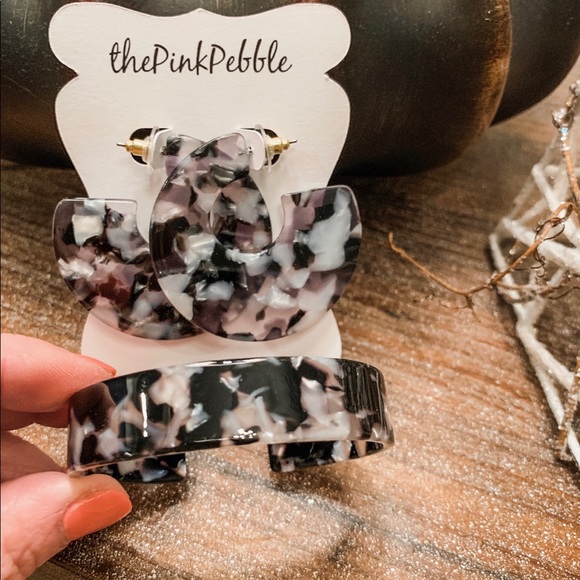 Black and gray lucite hoops - Picture 2 of 2